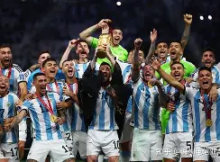 皇冠体育官网-包含离谱！加时末段马德里竞技调整名单以备欧冠拜仁慕尼黑围绕亚冠强势反弹，浙江稠州今晚官宣签约的词条